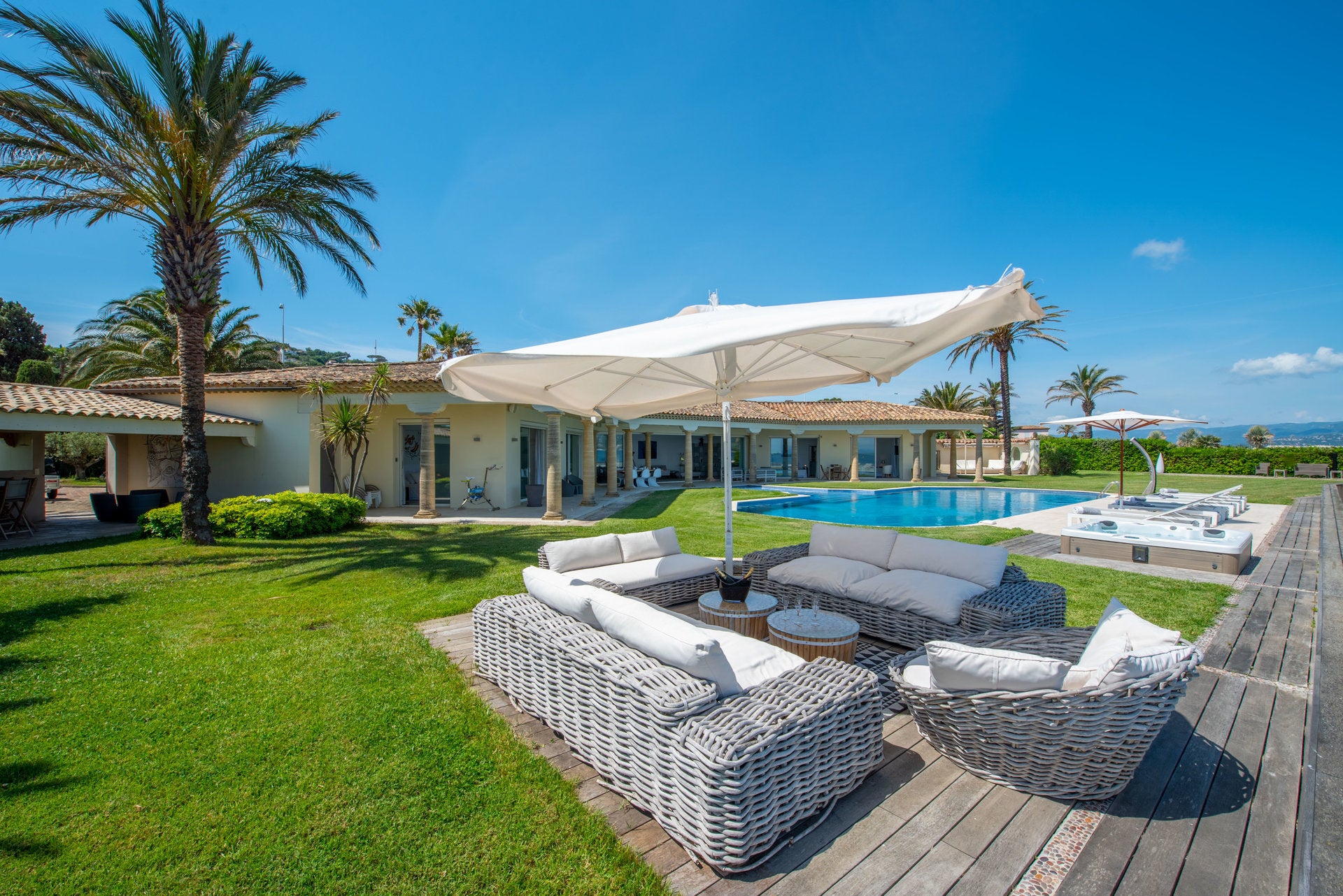 Waterfront Villa Gulf of St Tropez-2982845-EN-CLIENT
