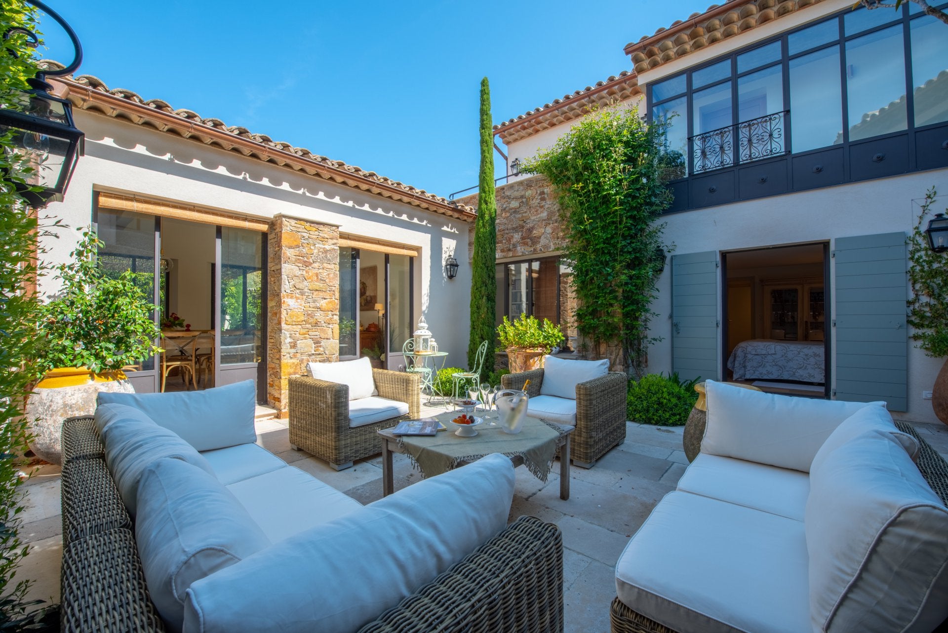 St Tropez-Village-2979968-FR