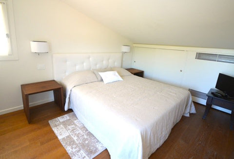 ST TROPEZ-MOUTTE-2122917-EN